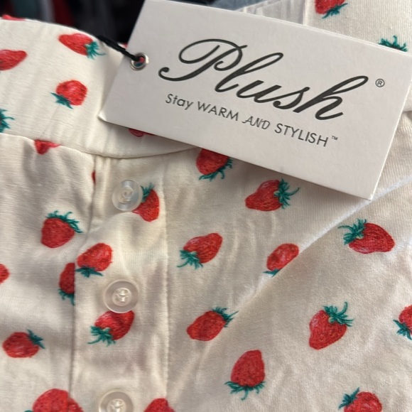 Plush-apparel 2 piece Strawberry pattern PJ Set w/ Matchingg Scrunchie- Size XS - Picture 6 of 6